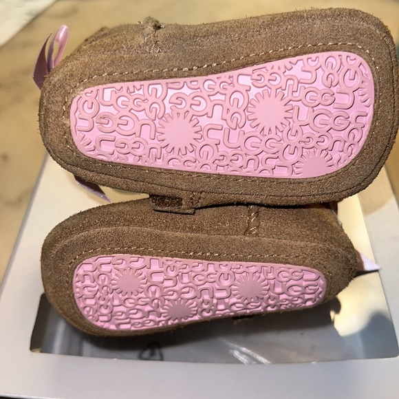 I Jesse Bow II Ugg boots….. Infant size 0/1 - Picture 5 of 6